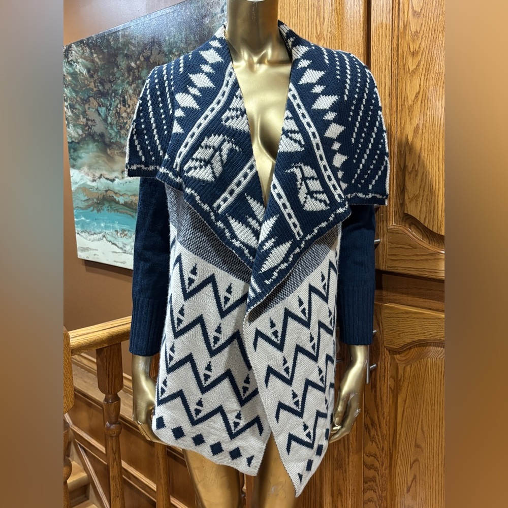 Charlotte Russe Navy and Cream Patterned Cardigan